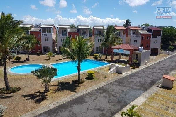 A vendre joli triplex de type T4 proche de la mer et de toutes commodités à Grand Gaube.