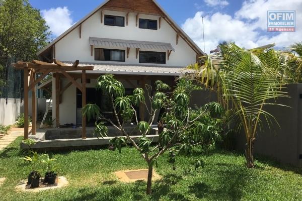 Prix en baisse : 2 villas neuves à la Pointe aux Canonniers en location long terme.