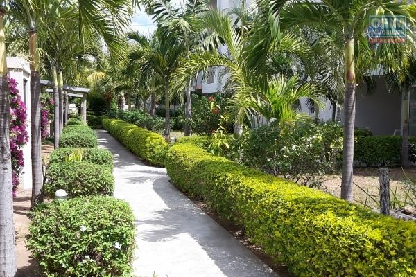 Flic en Flac à vendre appartement 3 chambres dans une résidence sécurisée avec piscine situé à 100 mètres de la plage.