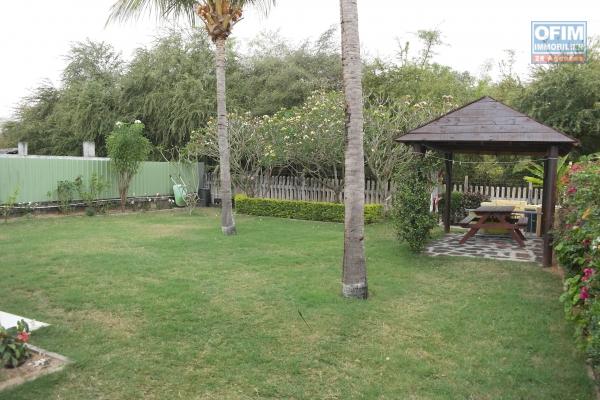 Flic en Flac à louer appartement 2 chambres dans une villa à 300 mètres de la plage avec jardin commun