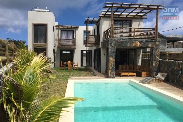 A vendre une villa neuve de 180 m2 habitable sur 429 m2 de terrain à Bain Bœuf (200M de la plage).