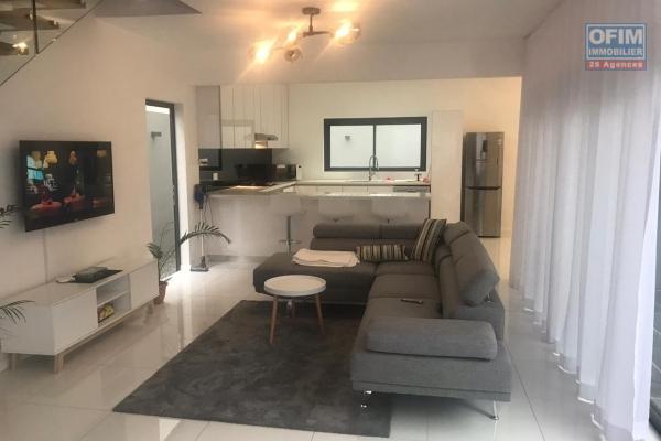A vendre belle villa moderne et contemporaine 3 chambres à coté du domaine des Alizées à Grand Baie chemin 20 pieds.