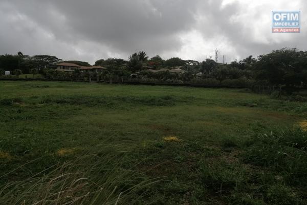 A vendre magnifique terrain à Hillside Mapou dans une résidence haut de gamme et securisée.