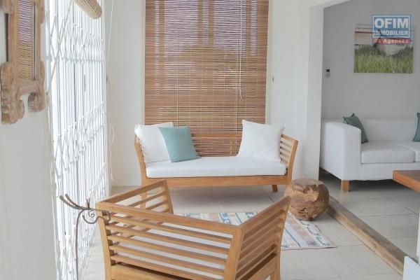 Rivière Noire à louer ravissant appartement 3 chambres climatisées avec piscine et proche de la plage.