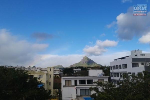 Appartement sur 2 étage neuf à louer en long terme à Flic en Flac avec magnifique vue sur la montagne, avec parking