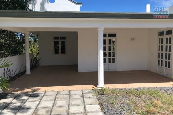 A vendre une villa neuve à 50 mètres de la mer à Calodyne tout prêt des hôtels, des commodités et commerces.