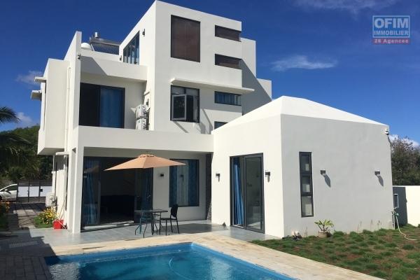 Prix en baisse : Villa neuve 4 chambres plus salle de jeu et bureau à Mon Choisy (domaine privé et sécurisé).