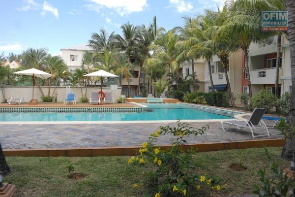 Flic en Flac à vendre superbe opportunité pour cet appartement 2 chambres avec piscine situé à deux pas de la plage et des commerces, dans une résidence sécurisée.