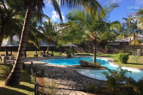 A louer duplex F4 avec piscine commune et proche du lagon à Bain Boeuf.