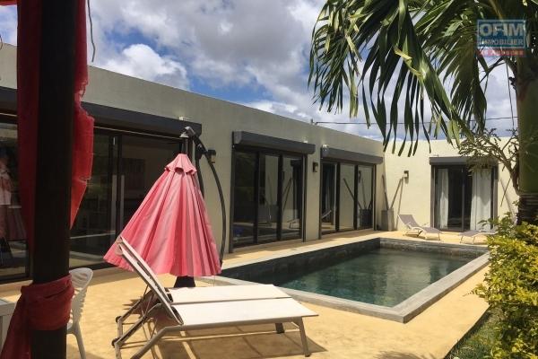PRIX EN BAISSE : EXCLUSIVITÉ GESTION LOCATIVE OFIM GRAND BAIE, Villa de plain pied 3 chambres chemin 20 pieds à Grand Baie.