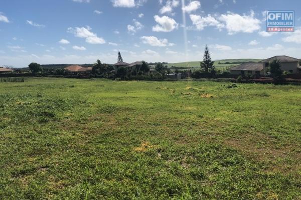 A vendre un très beau terrain dans résidence de haut standing sur les hauteur de la résidence Hill Side à Labourdonnais.