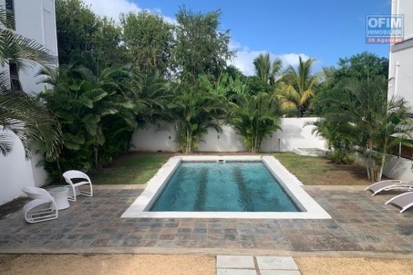 Rivière Noire vente appartement de 3 chambres accessible aux étrangers situé dans une résidence sécurisée avec piscine.