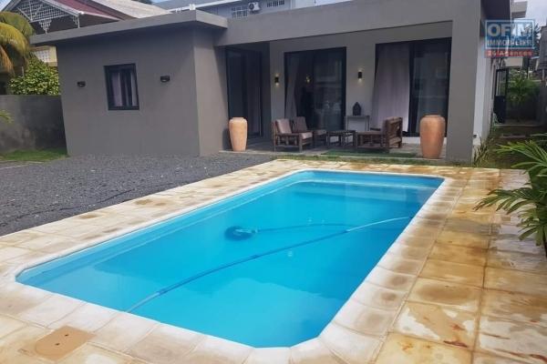 Flic en Flac à vendre une récente villa 4 chambres climatisées avec piscine et à deux pas de la plage.