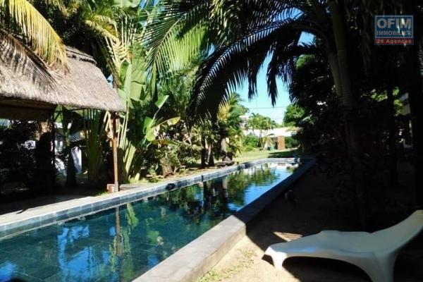 Rivière Noire à louer agréable villa 3 chambres avec piscine sur un terrain arboré et clos au calme.