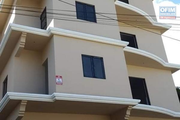 Flic en Flac à vendre appartements avec ascenseur à deux pas de la plage et des commerces et qui possède une vue imprenable.