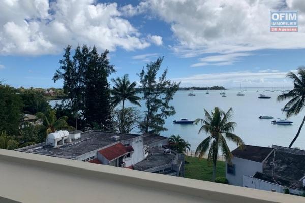 Beau duplex en vente local, plein centre ville de Grand Baie avec vue mer.