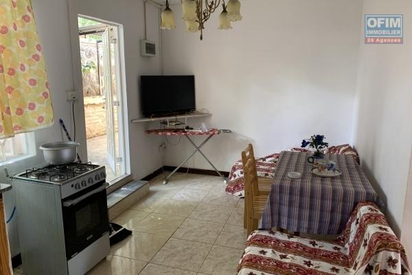 Flic en Flac à louer appartement 2chambres situé dans un quartier calme à 5 minutes de la plage et des commerces.