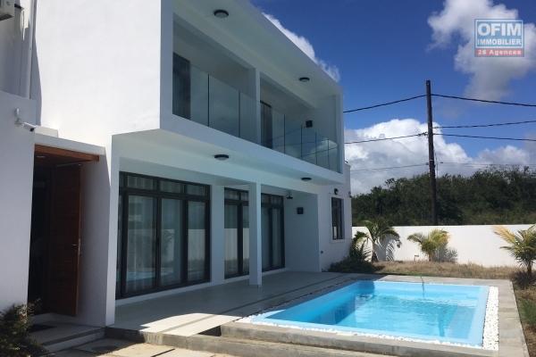 En vente locale, villa neuve sur 9 perches de terrain clos et arboré à Beau Manguier Pereybere (entièrement meublé).