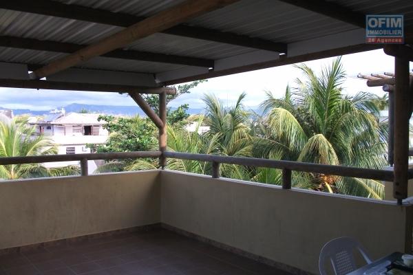Vrai Penthouse à 2 pas de la mer à vendre avec vue magnifique sur les montagnes et Flic en Flac.