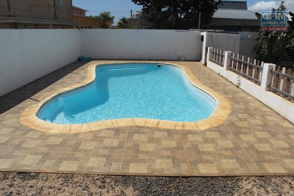 Albion à vendre villa 4 chambres, piscine et double garage située dans un quartier résidentiel et calme.