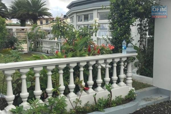 Curepipe À louer villa trois chambres idéalement situé proche de toutes commodités.