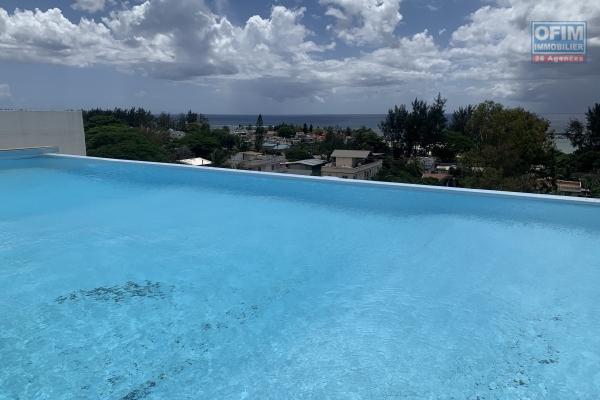 Flic En Flac à vendre récent appartement deux chambres avec parking, piscine le tout sécurisé situé dans un quartier résidentiel au calme et proche des commerces et de la plage.