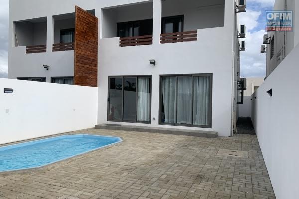 Flic en Flac à louer belle villa neuve duplex 3 chambres avec piscine au calme à 5 minutes de la plage et des commerces.