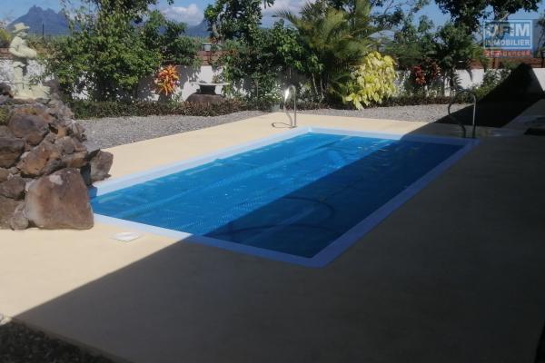 A vendre belle villa de bon standing avec piscine privée dans une résidence haut de gamme proche des écoles anglaise et française à Mont Piton.