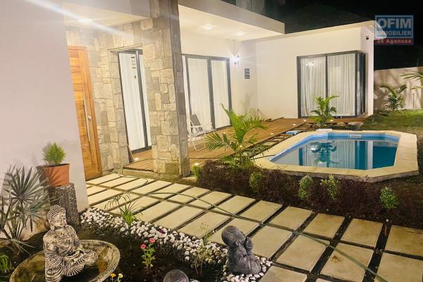 Tamarin À vendre récente et belle villa trois chambres avec Piscine au calme et facile d’accès.