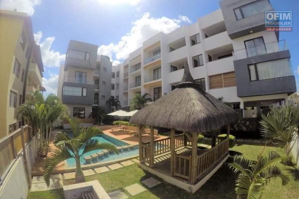 Flic en Flac à louer penthouse 3 chambres avec piscine et vue imprenable, situé dans une résidence sécurisée, proche des commodités.