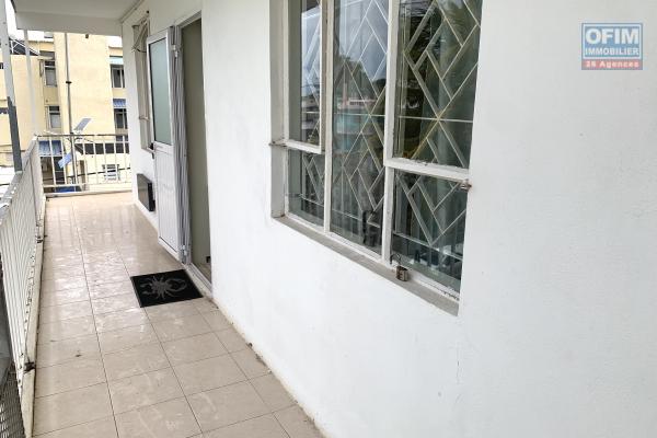Flic En Flac à vendre appartement trois chambres situé au deuxième étage à 50 m de la plage.
