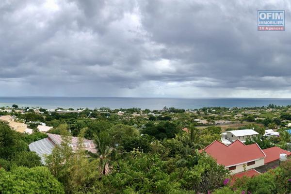 Tamarin à vendre penthouse de 3 chambres accessible aux étrangers situé dans une résidence clôturée avec vue sur mer.