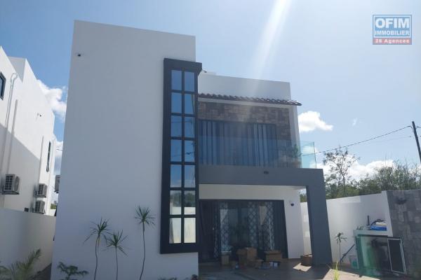 A vendre villa neuve à Trou aux Biches proche mer et de toutes commodités telles que restaurants, banque, taxis, supermarché très bien placer.