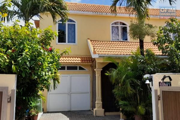 Vente villa de 5 chambres avec piscine non loin de la plage à Trou aux Biches/Pointe aux Biches.