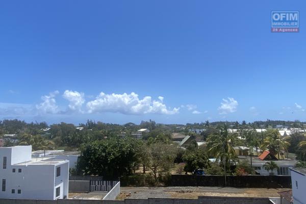  A vendre dans un programme de 5 appartements, un type 3 accessible à l’achat aux étrangers comme aux mauriciens situé à Bain Bœuf à 900 mètres de la plage à pied, un supermarché winners à 2 km.