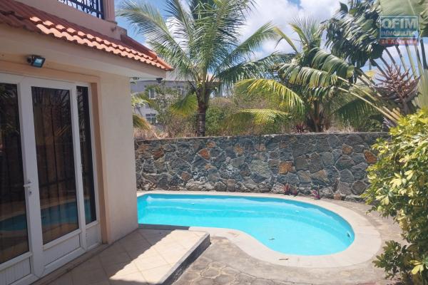 A vendre villa avec beaucoup de potentiel de 5 à 10 minutes de la plage de Mont Choisy, 10 minutes de la Croisette et de Super U Grand Baie.