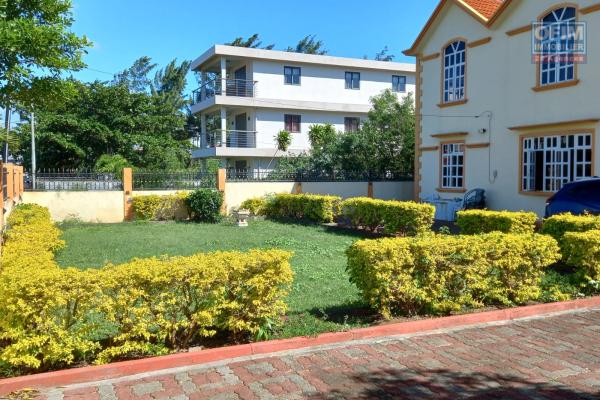 A vendre villa jumelée sur un terrain de 676 m2 à Trou aux Biches.
