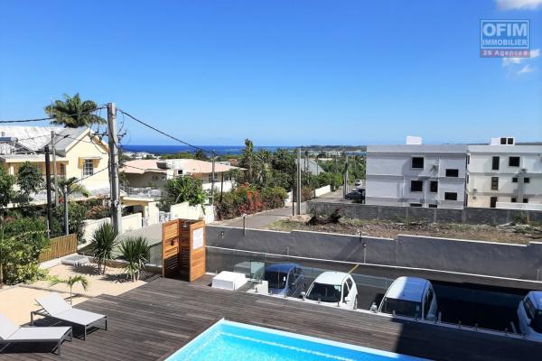 Tamarin à vendre spacieux appartement de 3 chambres avec belle vue mer, situé dans une résidence sécurisée avec ascenceur.