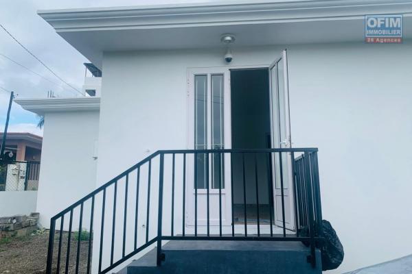 OCCASION UNIQUE A SAISIR A GRAND BAIE: A vendre maison semi-finished neuve de plain pied sur un terrain de 73 toises dans le centre de Grand Baie.