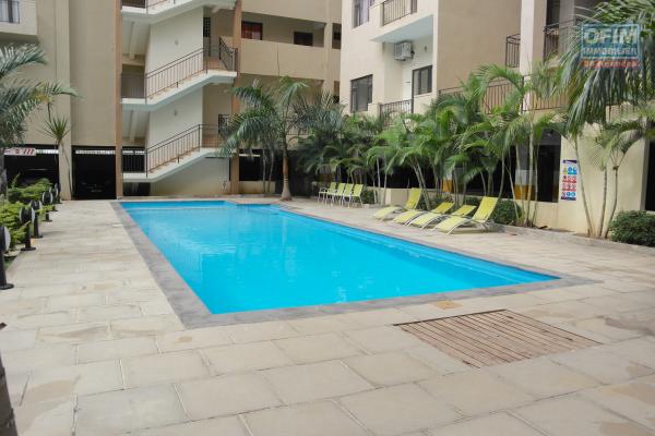 Flic en Flac à vendre appartement de standing 3 chambres avec piscine, ascenseur et gardien 24h/24H accessible en étranger.