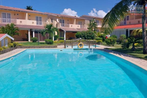 A vendre un appartement en duplex de 2 chambres à coucher avec piscine commune dans une résidence calme et sécurisée à Grand Gaube.