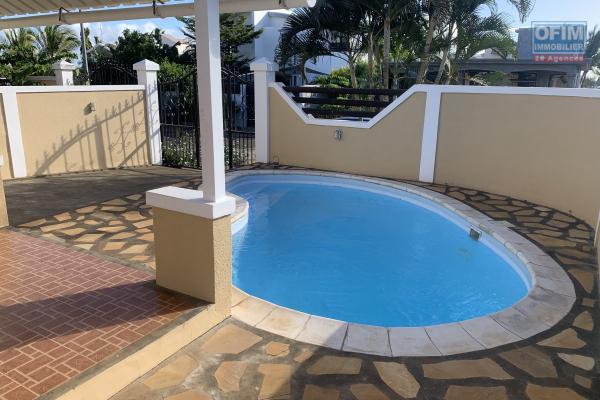 Flic En Flac a louer magnifique duplex trois chambres avec piscine au calme.
