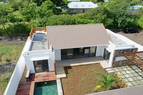 3 lots disponibles : A vendre villa haut de gamme de plain pied de 3 chambre à coucher avec piscine dans une résidence sécurisée à Mont Mascal.