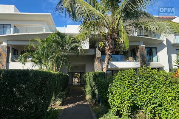 A vendre spacieux appartement de trois chambres à coucher dans une résidence haute de gamme très bien entretenue et sécurisée à Roches Noires.