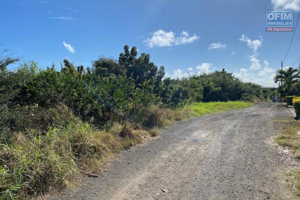 A vendre un terrain situé à Calodyne face à un très beau RES, dans un quartier résidentiel.