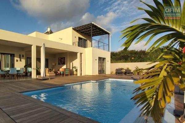  A vendre une villa à Grand Baie la Mare Ronde sans vis à vis avec une vue montagne.