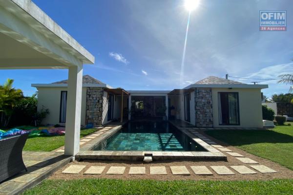 En revente une très belle villa accessible à l’achat aux étrangers et aux mauriciens à Cap Malheureux offrant un permis de résidence permanent à toute la famille.
