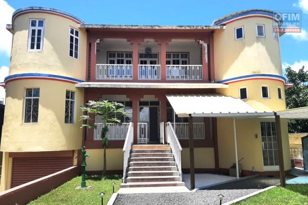 Phoenix à louer appartement non-meublé de 3 chambres au rez-de-chaussée d’une maison située à 2 pas des commerces.
