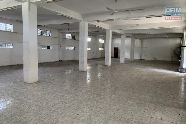 Flic en Flac for sale building located in the heart of Flic en Flac with elevator and parking.