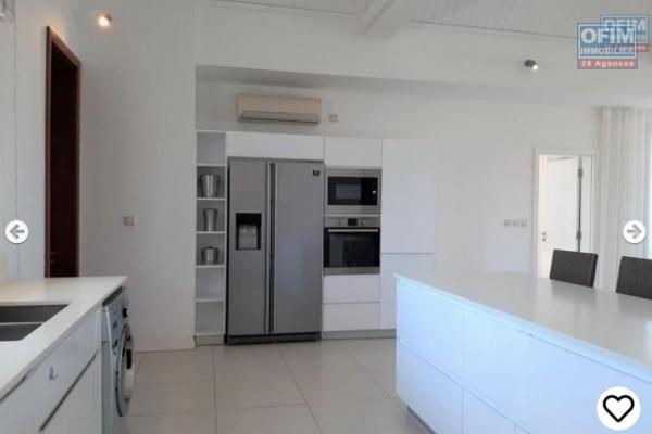 Rivi&egrave;re-Noire, accessible to Mauritians and foreigners, for sale bright 3-bedroom penthouse, right on the water, located in the only residential marina on the island.